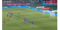 铁人2-0当先申花！马纳法放倒安以恩送点，国本宜裕点射破门