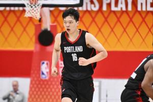 媒体人：杨瀚森在洛杉矶特训 8月中旬回国度队报到 筹备世预赛