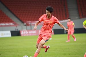 何时留洋？赵松源首战1v4枪手 今日替补1分钟造2球助球队逆转