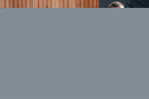 每体：皮克现身巴萨女足集训的安路尔球场，并与主帅、国马蒂交谈