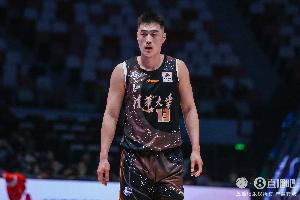 媒体人：许熙桐即战力值得等待 投篮佳技术全面 篮下吃错位不抽象