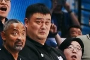 珍藏表情包！胡汇三分绝杀 姚明+霍二叔同步瞪大双眼！