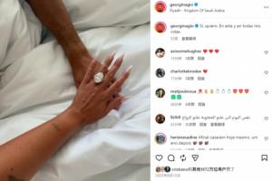 幼巧思！C罗8月12日官宣成婚，去年8月12日乔治娜在社媒颁发订婚