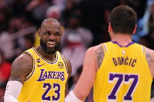名嘴：詹姆斯前八年从未被五位分歧的人和NBA烧毁 东契奇则相反