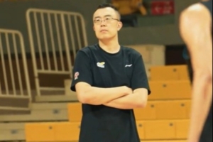 韩德君从球员转变为副总经理！角色扭转 守护辽篮的心从未扭转！