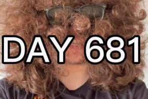 新赛季英超周末开幕！曼联“蓄发哥”681天未理发，近乎野人状态