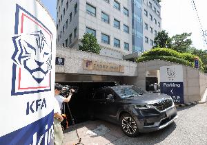 韩媒：韩国足协共进行8次性招待，其中蕴含3名中国足协有关人士