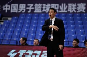 李楠实现上任北京男篮主帅后首秀 球队热身赛两连胜