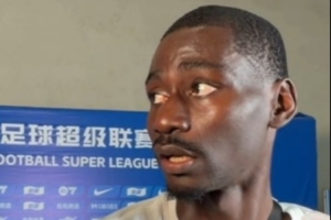 戴帽！阿苏埃：不论踢什么地位都把自己的能力和状态阐扬到最好