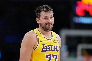NBA汗青上赛季至少28+8+8最年轻球员榜：前七里东契奇独占4席