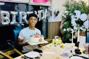 张洪福18岁生日母亲发文：不要求你肯定光线万丈，只愿坚守初心