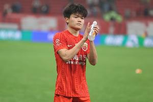 杨希：感触自己这一年进取很快，我们年轻球员注定会提高能力