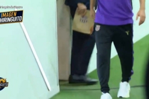 但愿没有大碍！加维赛后一瘸一拐脱离球场