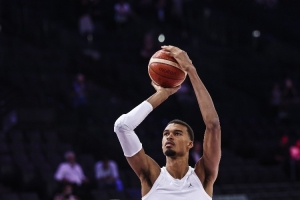 帕克：文班可能已是NBA最强球员 但愿他带队拿下好多冠军
