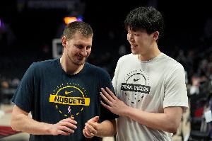 FIBA：杨瀚森从容应对“中国约基奇”标签 巴望书写自己的故事