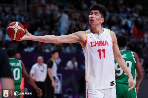 马一向蹄！媒体人：余嘉豪来到诸暨和男篮回合 筹备亚运会