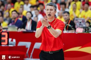 曾令旭：中国男篮的快攻打出来了 三分出机遇了都很坚定