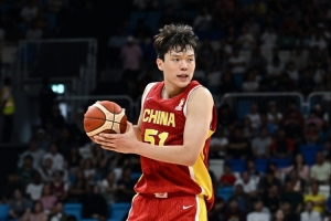 杨瀚森：整场角逐很艰巨 我们把自己该做的做好了 很欣喜最终赢球