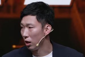 周琦：中国男篮一向有战术 但实战衔接性不是很好 所以显得没战术