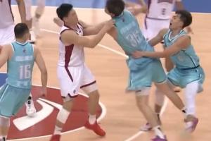 疑似被顶到关键部位！纪卓恼怒挥拳冲向张宁被夺权摈除出场