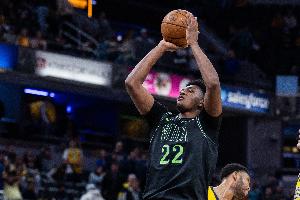奎因谈适应NBA的最大挑战：身段匹敌 做技术作为必须极其高效
