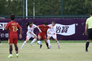 交谊赛-中国女足3-0战胜越南女足，下半场连入三球
