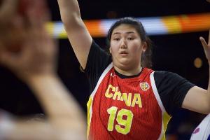 护筐能够但进攻无斩获！张子宇半场1中0未得分 贡献1板1助3帽
