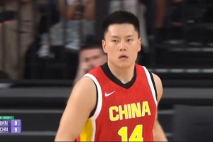 攻得很顺！李弘权弧顶三分再中 中国男篮开局9-0当先