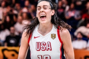不败神话！FIBA：斯图尔特参与女篮世界杯从未输过一场角逐