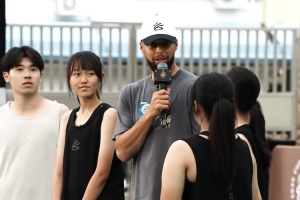 库里to年轻人：人们总说我好多事做不到 但我要确保的是享受过程