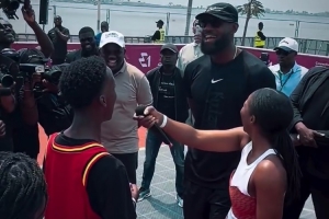 玩梗！安哥拉幼球员当面表演仿照老詹Taco Tuesday 老詹开怀大笑