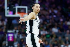 媒体人：林迪·沃特斯投射能力极度杰出 但在NBA时角逐专一度不够