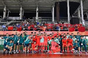 足球报：U23国足韧性值得注定，吴曦撑起中场张玉宁支点作用显著