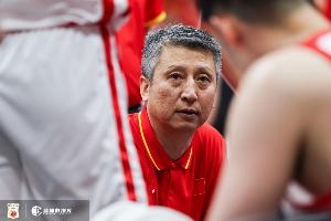 记者：我感触主锻练不该背所有锅 但主锻练无疑是行列第一责任人