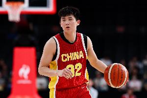 多给点功夫咬咬敌手后卫？李悦洲半场替补4分钟 强突贡献2分